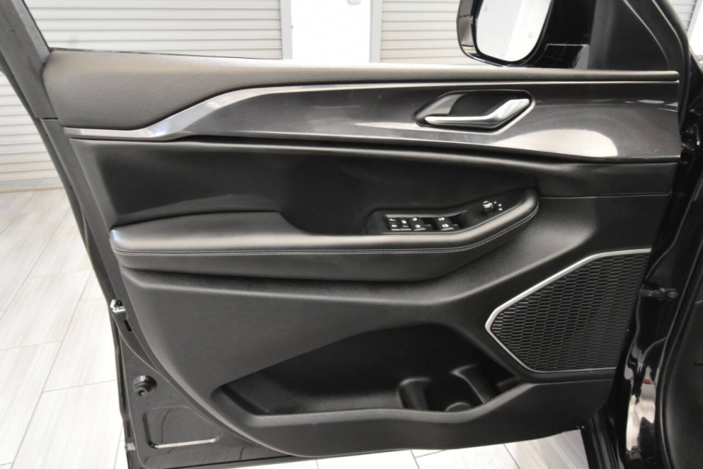 2022 Jeep Grand Cherokee L Altitude, Black, Mileage: 32,241 - photo 11