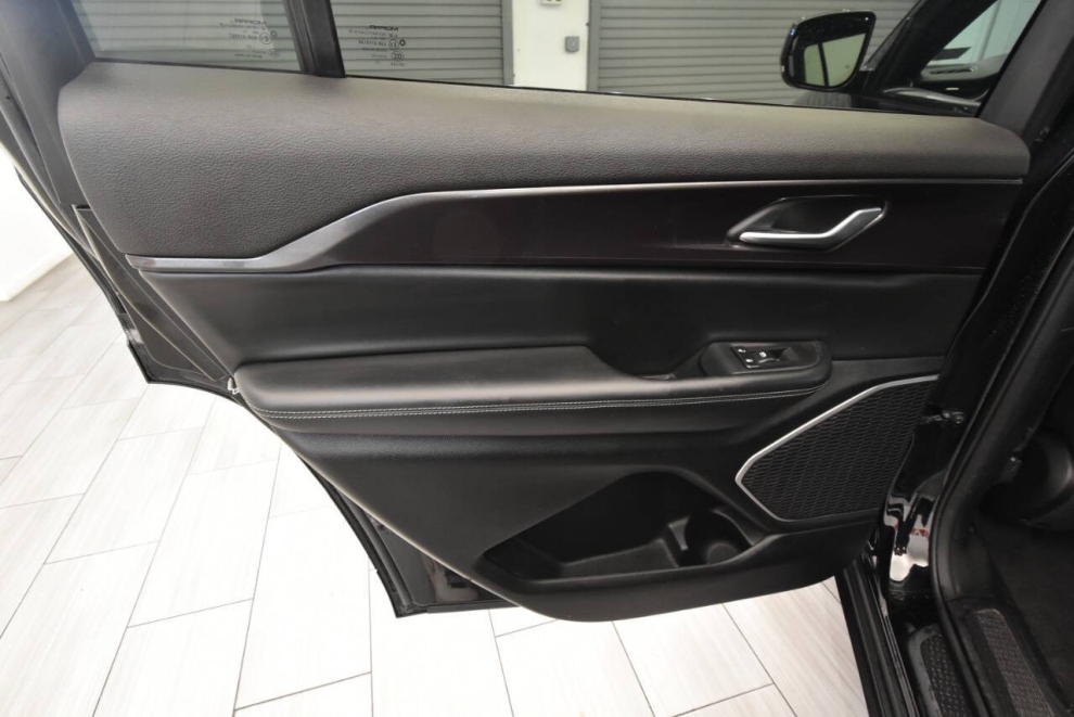 2022 Jeep Grand Cherokee L Altitude, Black, Mileage: 32,241 - photo 13