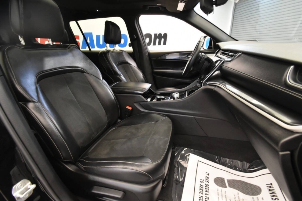 2022 Jeep Grand Cherokee L Altitude, Black, Mileage: 32,241 - photo 16