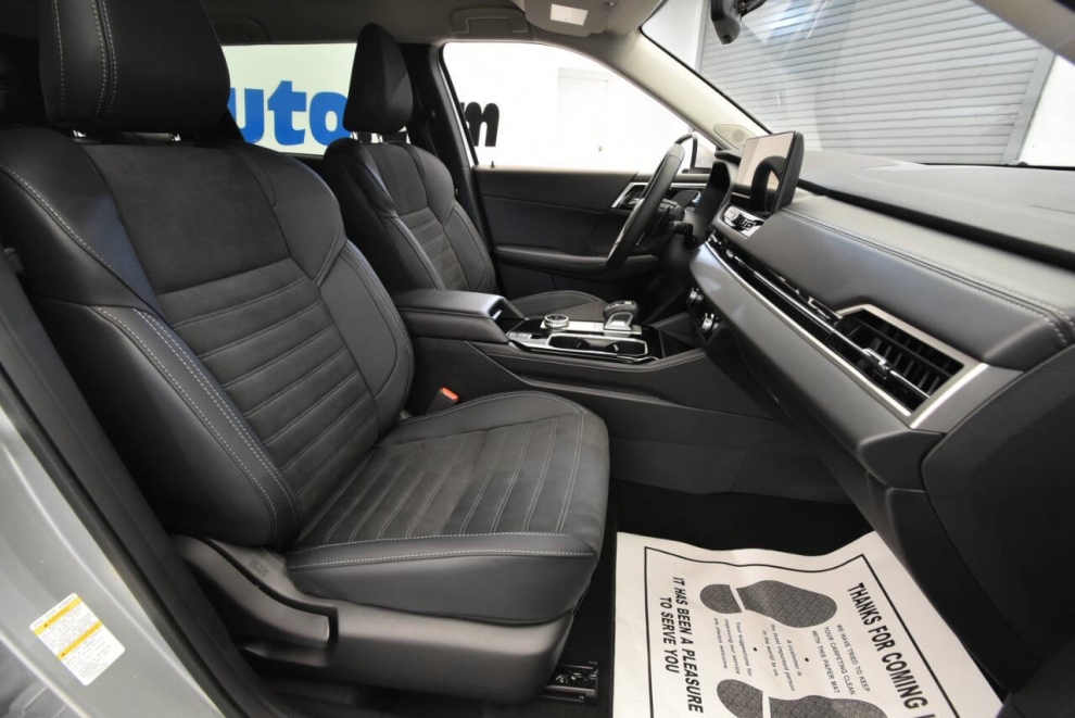 2025 Mitsubishi Outlander SE, Silver, Mileage: 1,545 - photo 16