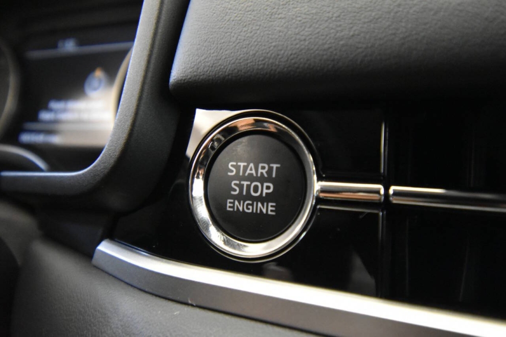 2025 Mitsubishi Outlander SE, Silver, Mileage: 1,545 - photo 19