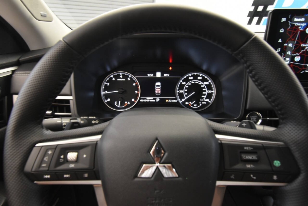 2025 Mitsubishi Outlander SE, Silver, Mileage: 1,545 - photo 24