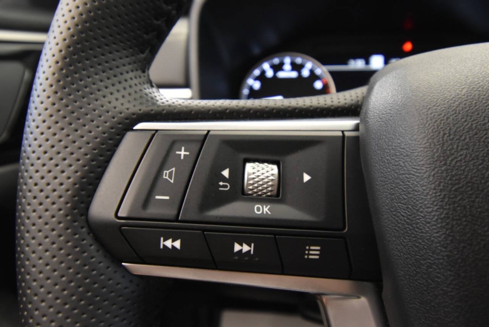 2025 Mitsubishi Outlander SE, Silver, Mileage: 1,545 - photo 25