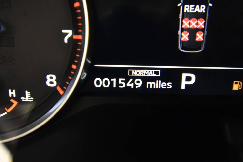 2025 Mitsubishi Outlander SE, Silver, Mileage: 1,545 - photo 27