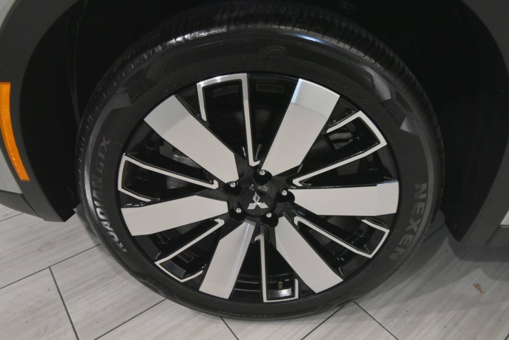 2025 Mitsubishi Outlander SE, Silver, Mileage: 1,545 - photo 8