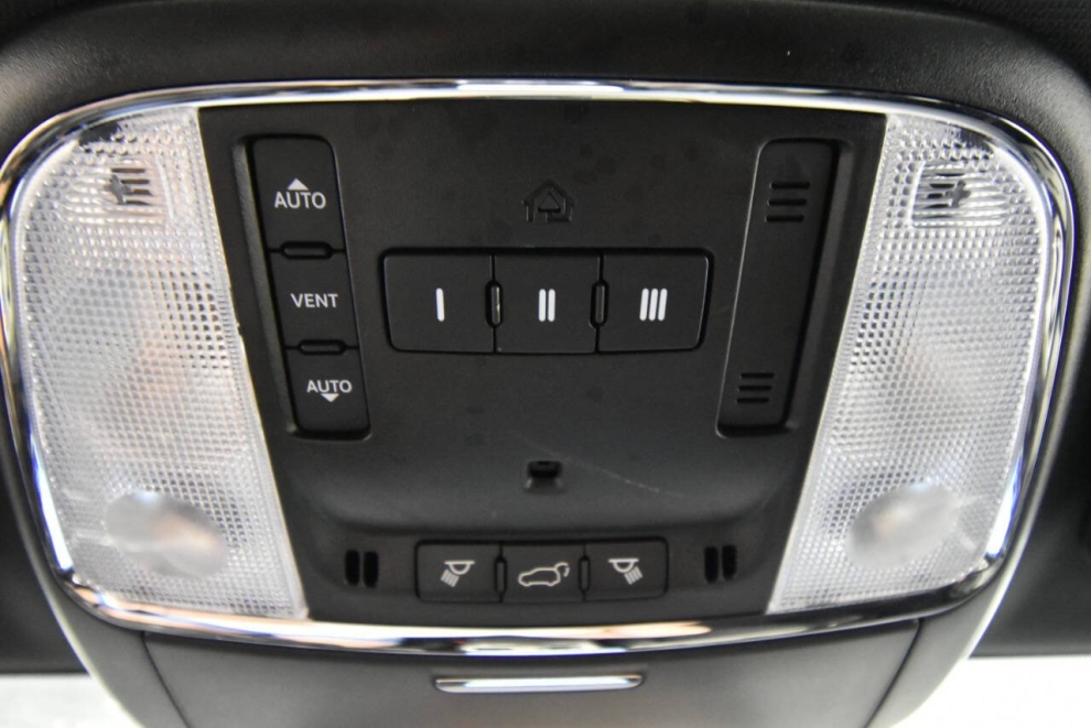 2022 Jeep Grand Cherokee WK Limited 4x4 4dr SUV, Black, Mileage: 35,166 - photo 30