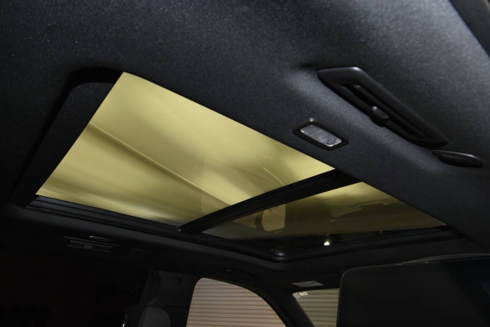 2021 Cadillac Escalade ESV Premium Luxury 4x4 4dr SUV, Black, Mileage: 82,015 - photo 19