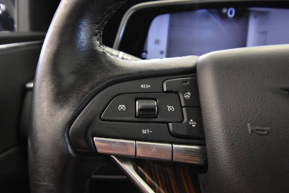 2021 Cadillac Escalade ESV Premium Luxury 4x4 4dr SUV, Black, Mileage: 82,015 - photo 33