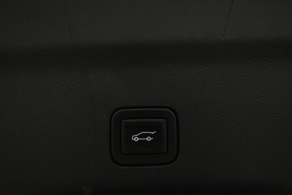 2021 Cadillac Escalade ESV Premium Luxury 4x4 4dr SUV, Black, Mileage: 82,015 - photo 44