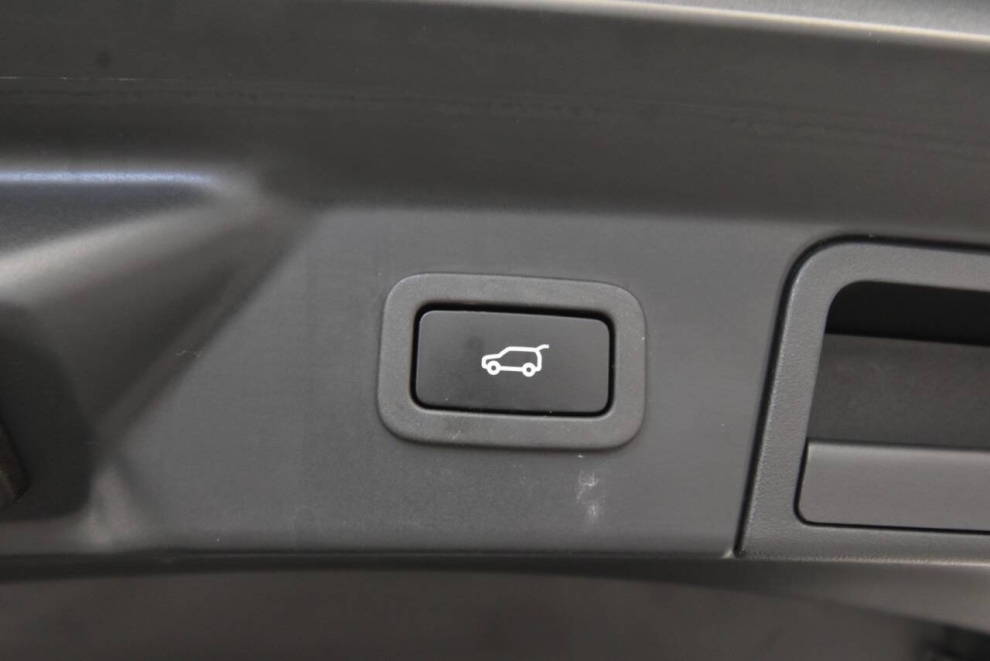2021 Land Rover Range Rover Velar P250 S AWD 4dr SUV, White, Mileage: 37,590 - photo 33