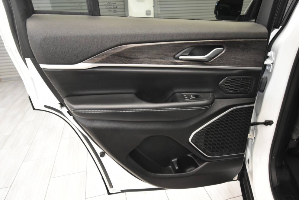 2023 Jeep Grand Cherokee 4XE, White, Mileage: 31,685 - photo 13