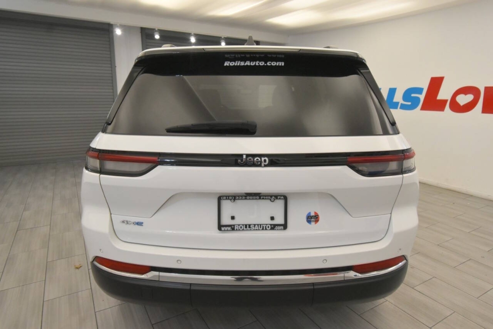 2023 Jeep Grand Cherokee 4XE, White, Mileage: 31,685 - photo 3