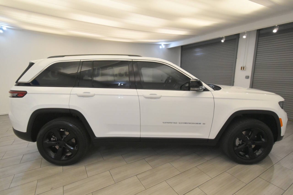 2023 Jeep Grand Cherokee 4XE, White, Mileage: 31,685 - photo 5