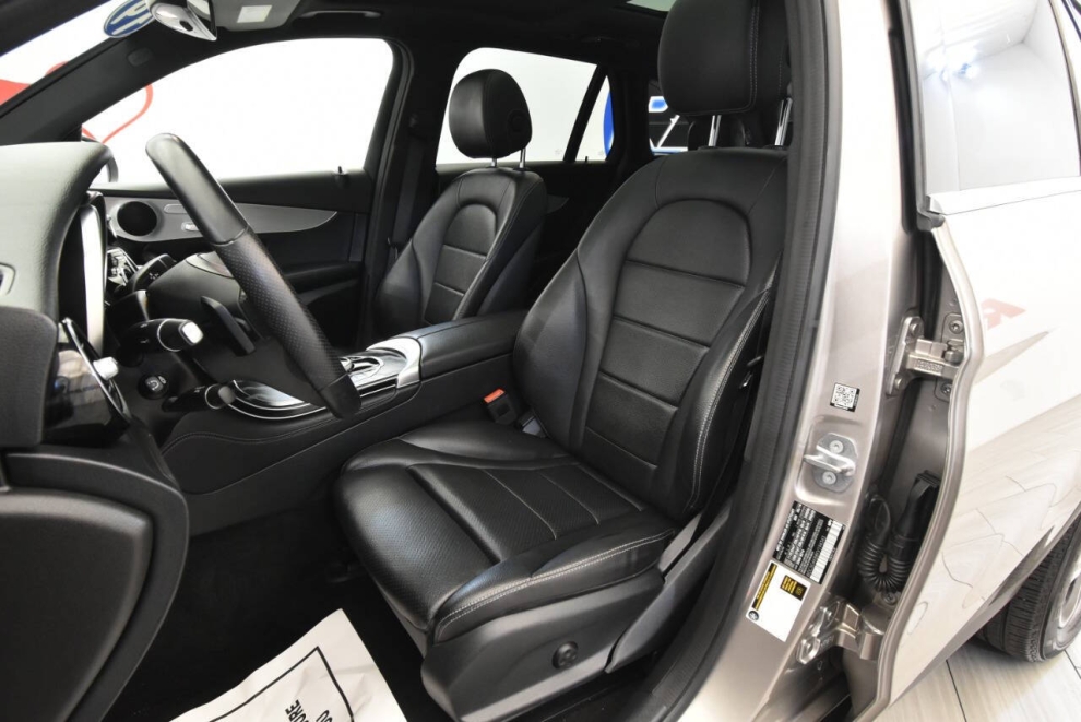 2019 Mercedes-Benz GLC GLC 300 4MATIC AWD 4dr SUV, Silver, Mileage: 111,135 - photo 11