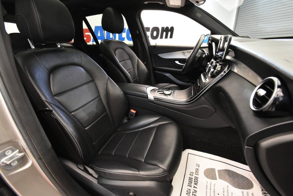 2019 Mercedes-Benz GLC GLC 300 4MATIC AWD 4dr SUV, Silver, Mileage: 111,135 - photo 15