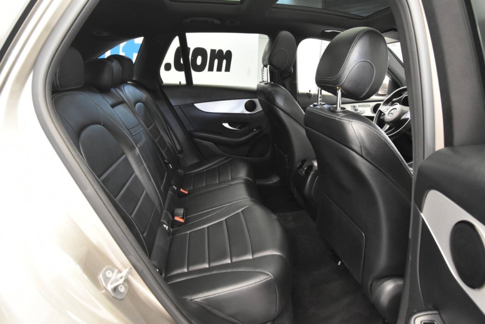 2019 Mercedes-Benz GLC GLC 300 4MATIC AWD 4dr SUV, Silver, Mileage: 111,135 - photo 16