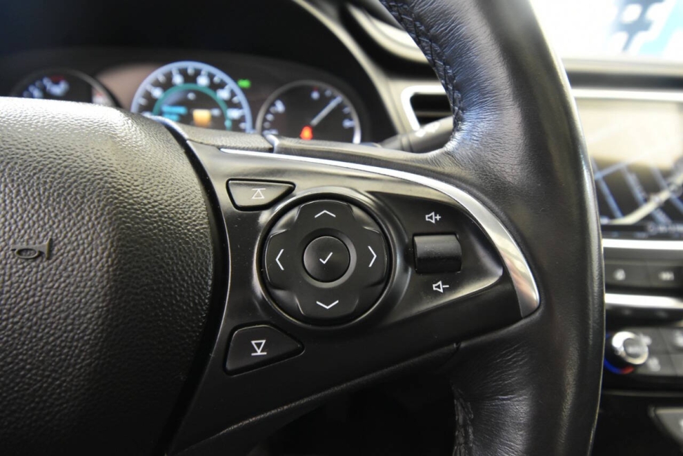 2019 Buick LaCrosse Premium AWD 4dr Sedan, Silver, Mileage: 109,146 - photo 26