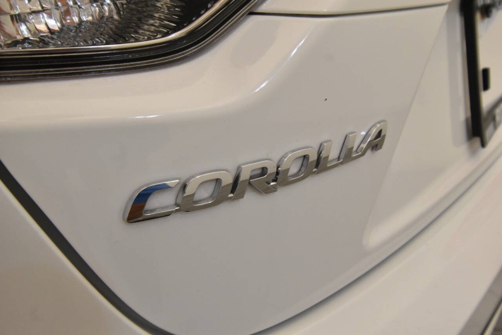2021 Toyota Corolla LE 4dr Sedan, White, Mileage: 62,156 - photo 28