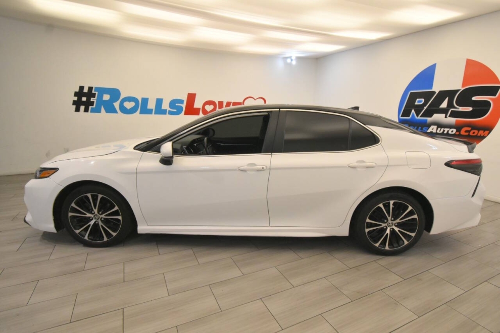 2020 Toyota Camry SE, White, Mileage: 79,622 - photo 1