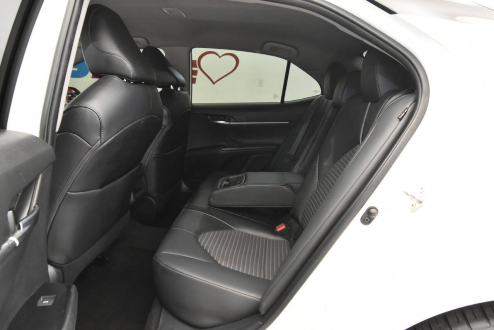 2020 Toyota Camry SE, White, Mileage: 79,622 - photo 12
