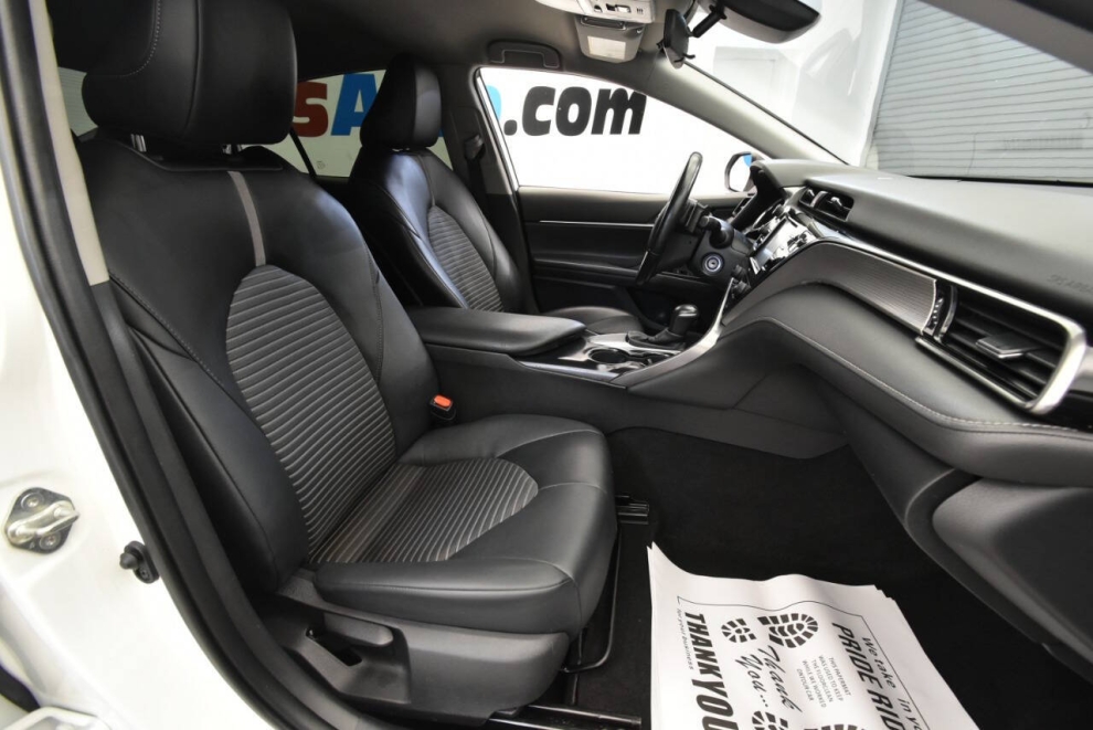 2020 Toyota Camry SE, White, Mileage: 79,622 - photo 15