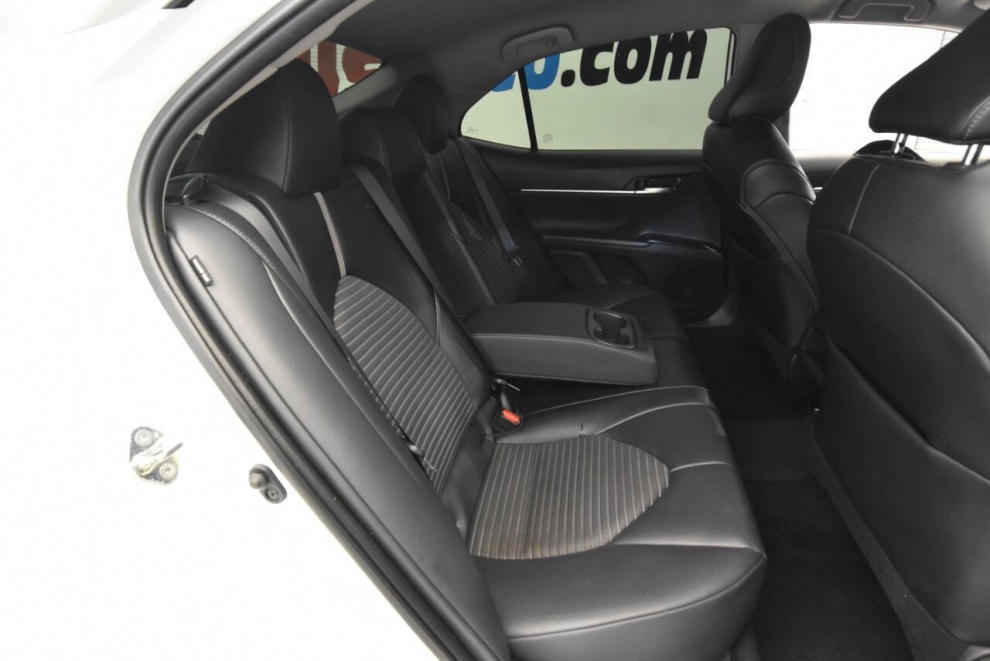 2020 Toyota Camry SE, White, Mileage: 79,622 - photo 16
