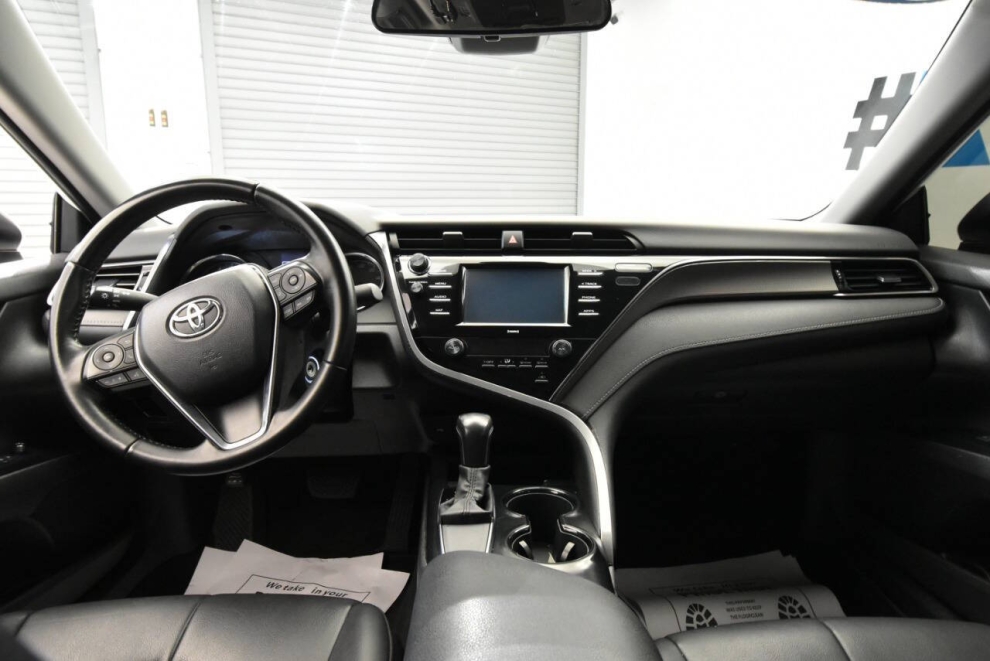 2020 Toyota Camry SE, White, Mileage: 79,622 - photo 17