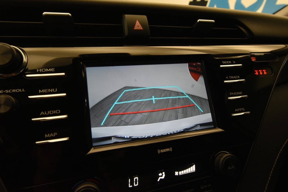 2020 Toyota Camry SE, White, Mileage: 79,622 - photo 21