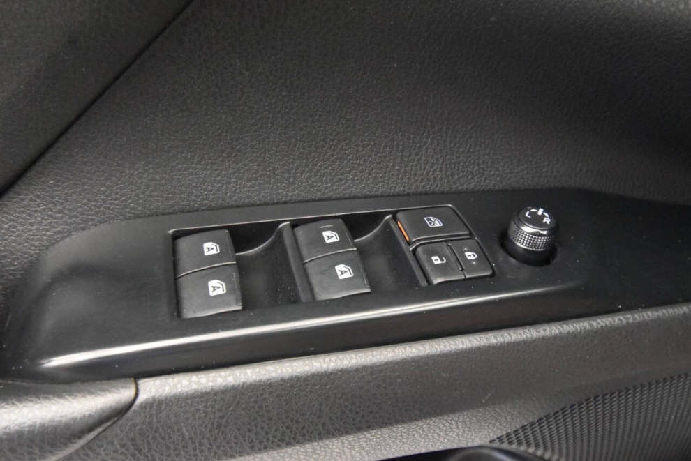 2020 Toyota Camry SE, White, Mileage: 79,622 - photo 27