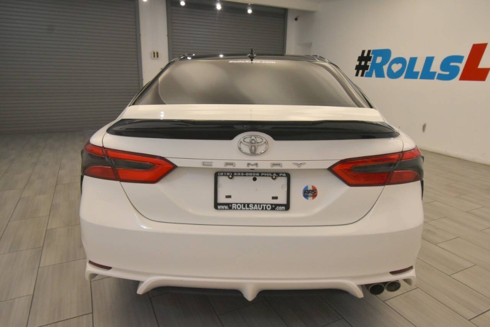 2020 Toyota Camry SE, White, Mileage: 79,622 - photo 3