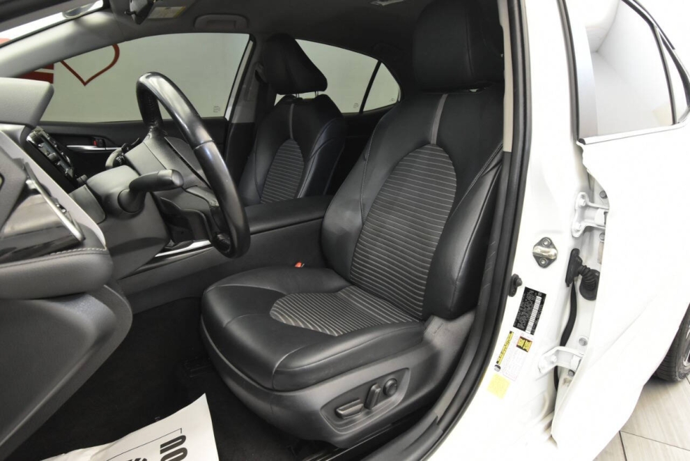 2020 Toyota Camry SE, White, Mileage: 79,622 - photo 9
