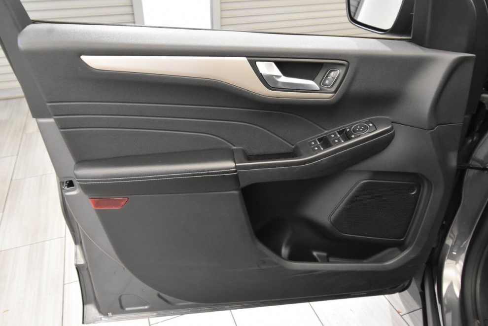 2022 Ford Escape Hybrid SEL AWD 4dr SUV, Gray, Mileage: 76,438 - photo 11