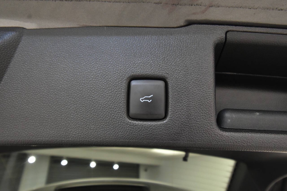 2022 Ford Escape Hybrid SEL AWD 4dr SUV, Gray, Mileage: 76,438 - photo 32