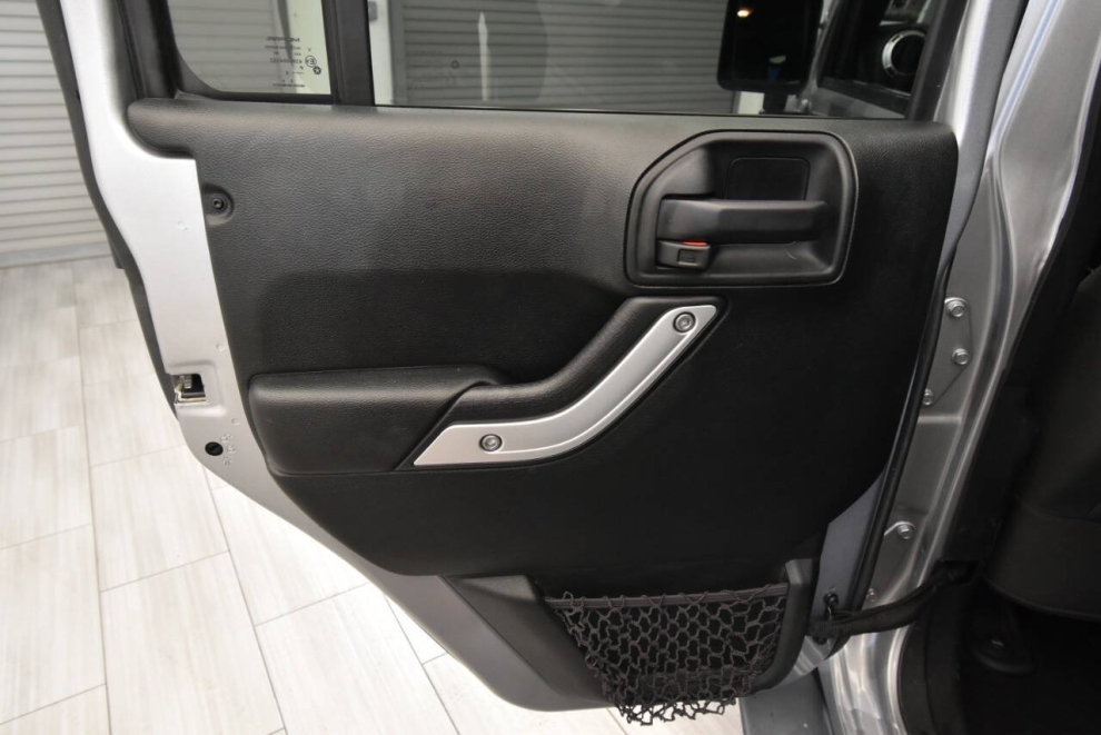 2018 Jeep Wrangler JK Unlimited Sahara, Silver, Mileage: 80,260 - photo 13