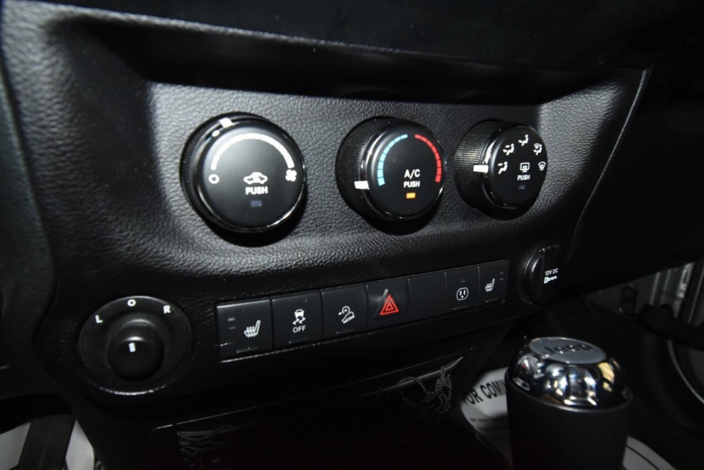 2018 Jeep Wrangler JK Unlimited Sahara, Silver, Mileage: 80,260 - photo 19