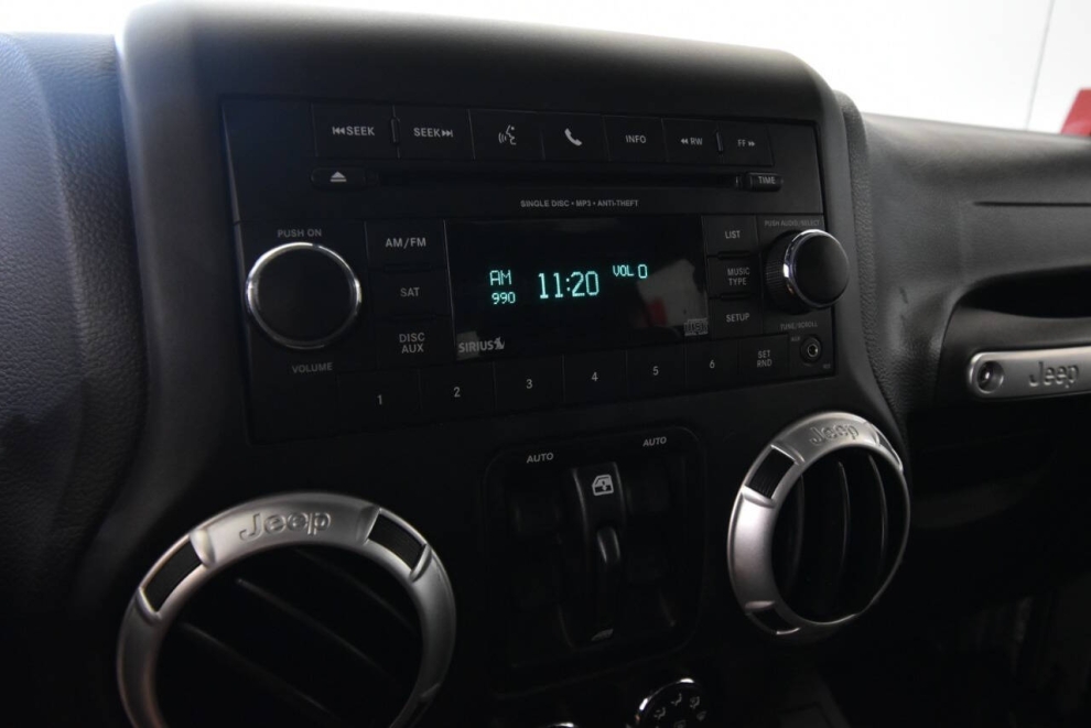 2018 Jeep Wrangler JK Unlimited Sahara, Silver, Mileage: 80,260 - photo 20
