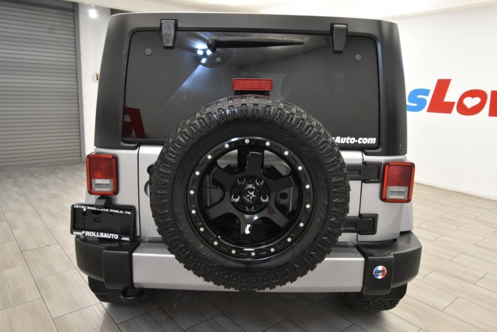 2018 Jeep Wrangler JK Unlimited Sahara, Silver, Mileage: 80,260 - photo 3