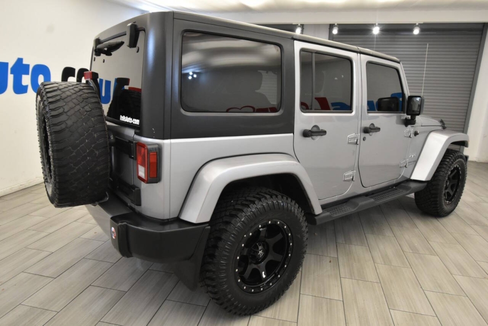 2018 Jeep Wrangler JK Unlimited Sahara, Silver, Mileage: 80,260 - photo 4