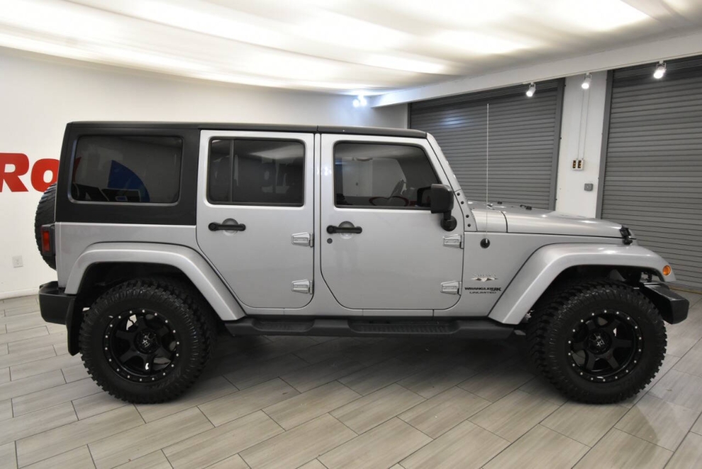 2018 Jeep Wrangler JK Unlimited Sahara, Silver, Mileage: 80,260 - photo 5