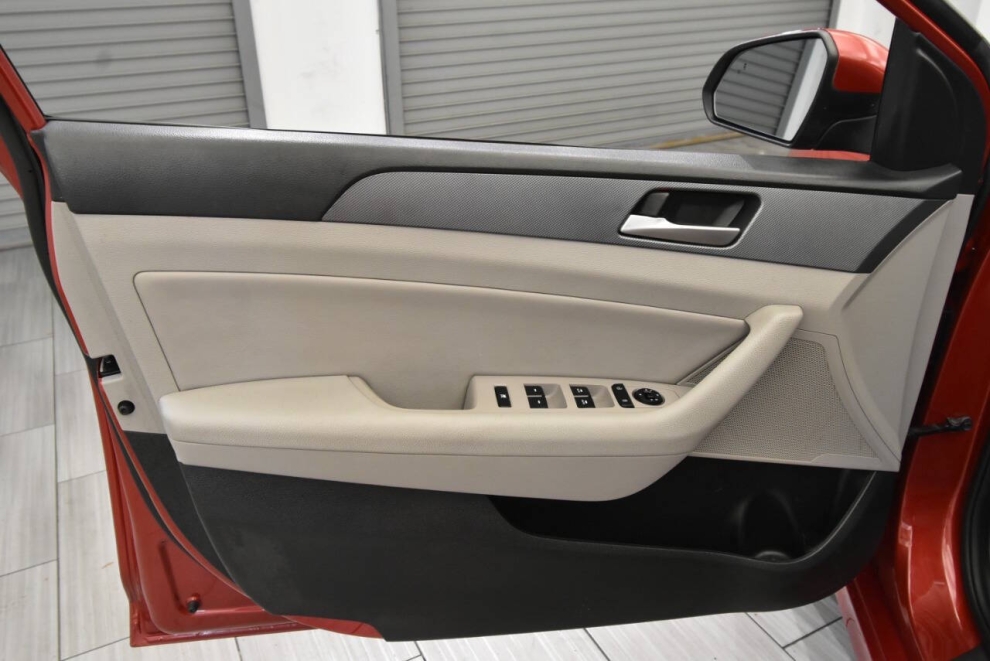 2019 Hyundai Sonata SEL, Red, Mileage: 79,949 - photo 11