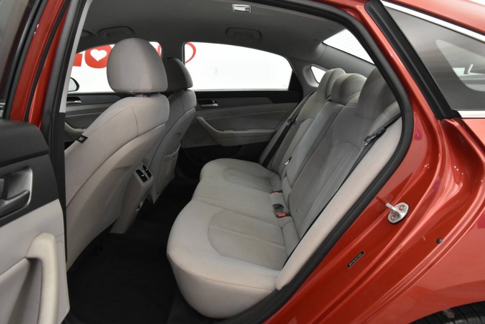 2019 Hyundai Sonata SEL, Red, Mileage: 79,949 - photo 12