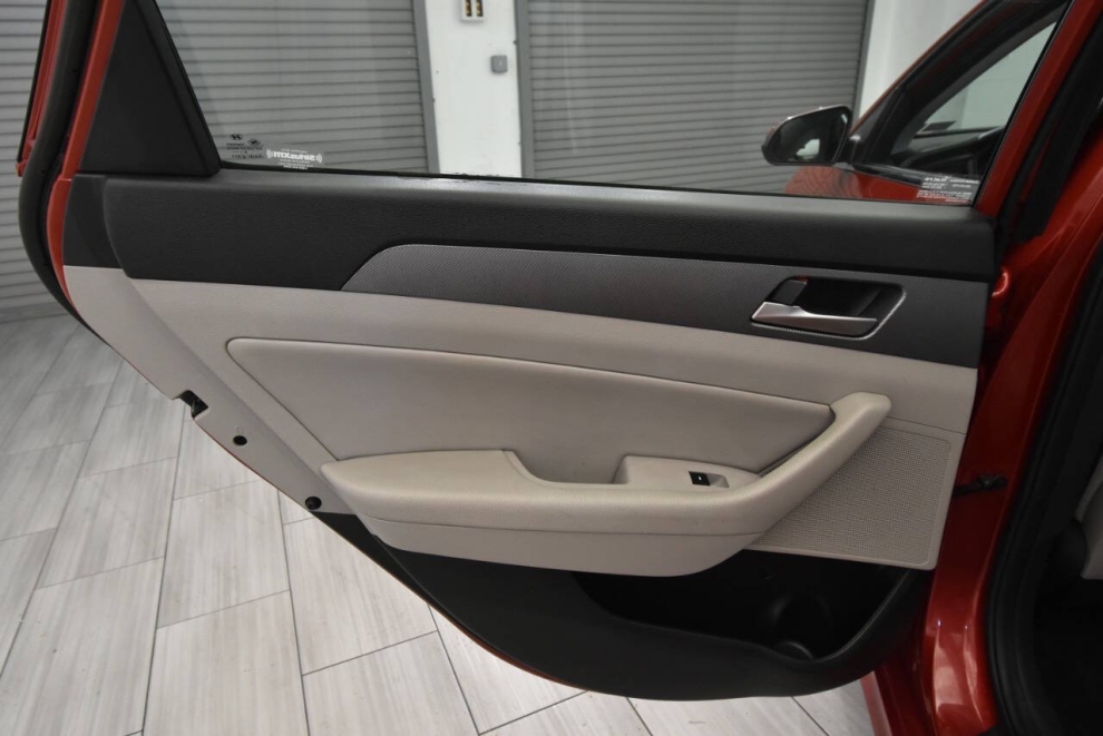 2019 Hyundai Sonata SEL, Red, Mileage: 79,949 - photo 13