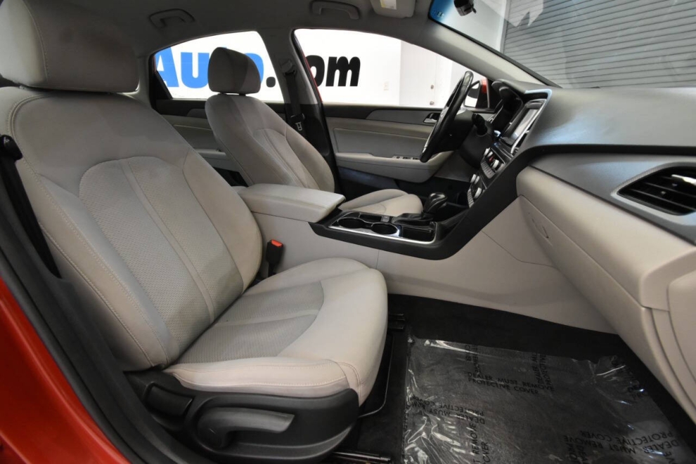 2019 Hyundai Sonata SEL, Red, Mileage: 79,949 - photo 15