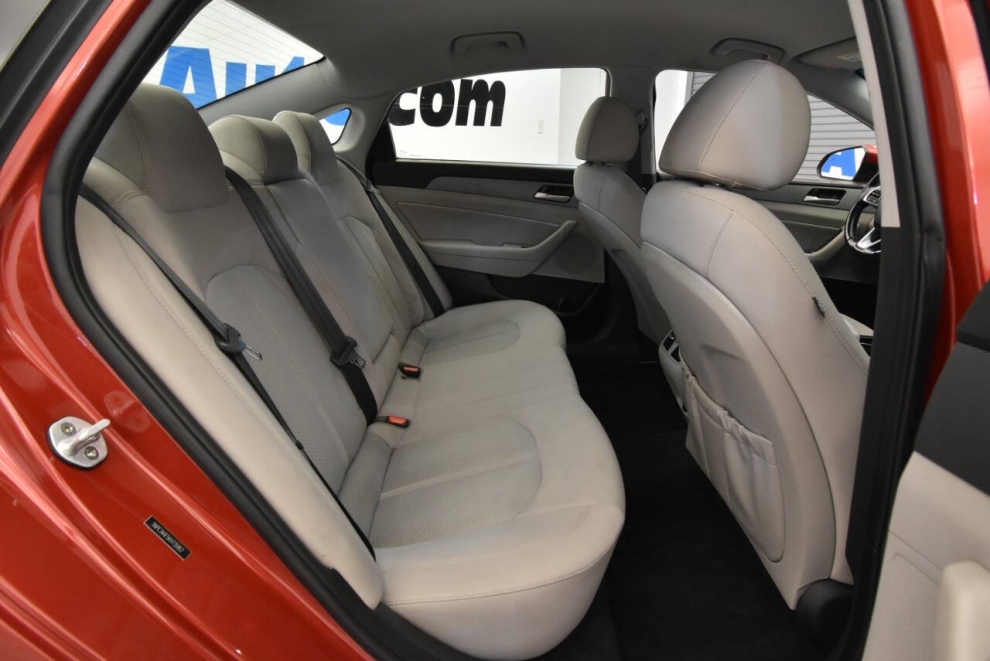 2019 Hyundai Sonata SEL, Red, Mileage: 79,949 - photo 16