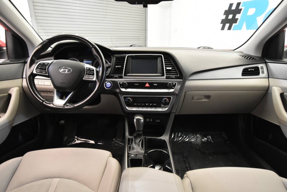 2019 Hyundai Sonata SEL, Red, Mileage: 79,949 - photo 17