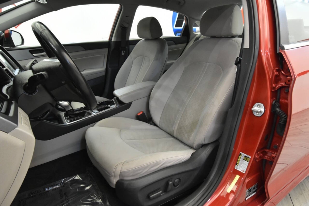 2019 Hyundai Sonata SEL, Red, Mileage: 79,949 - photo 9