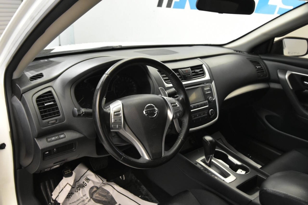 2016 Nissan Altima SR, White, Mileage: 94,648 - photo 10
