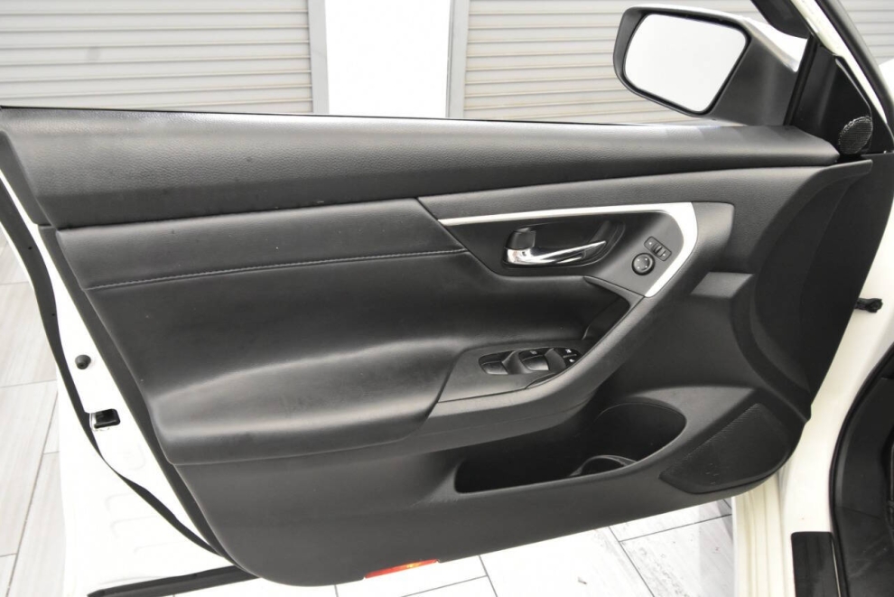 2016 Nissan Altima SR, White, Mileage: 94,648 - photo 11