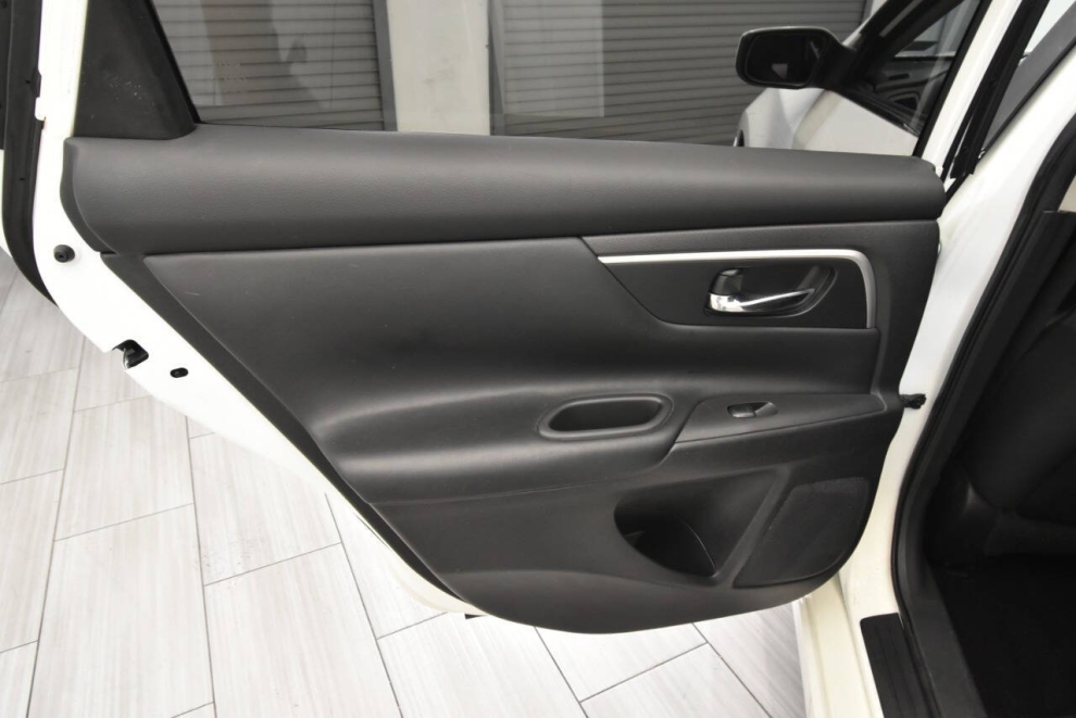 2016 Nissan Altima SR, White, Mileage: 94,648 - photo 13