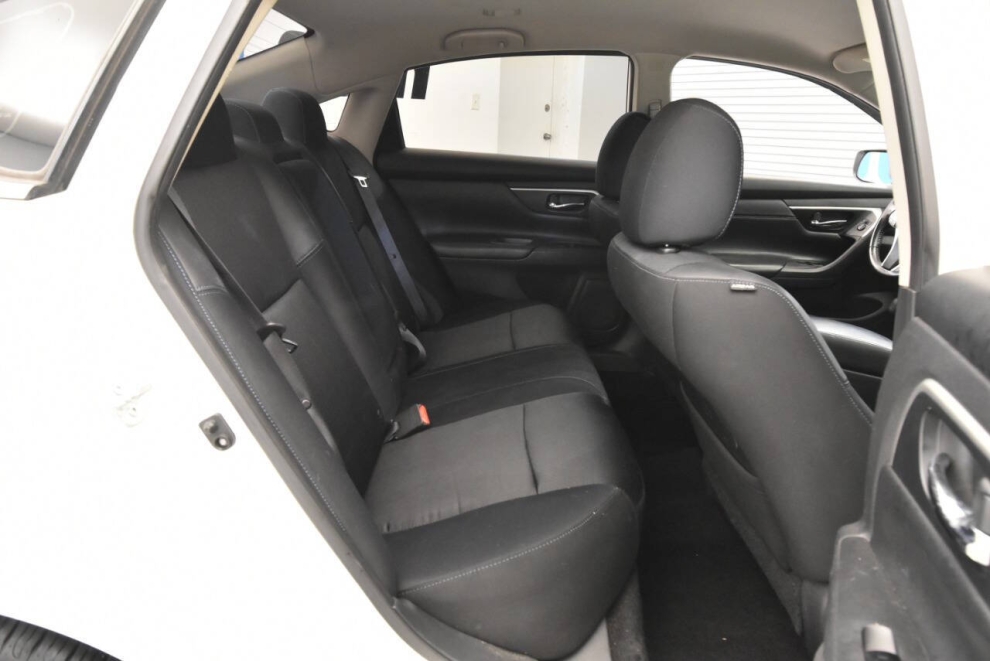 2016 Nissan Altima SR, White, Mileage: 94,648 - photo 17